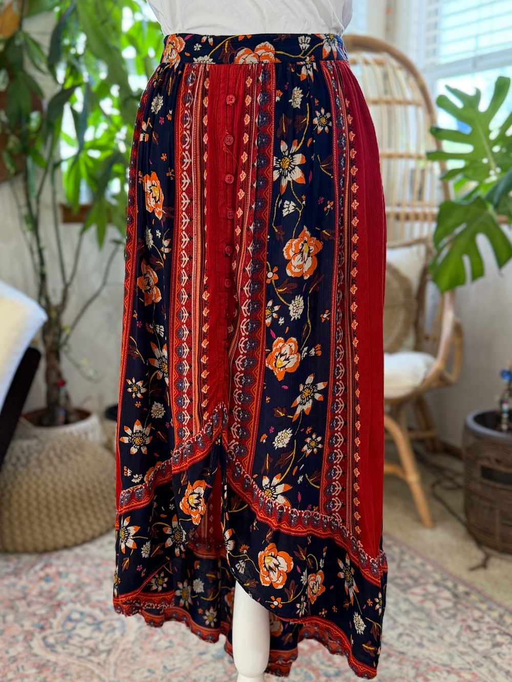 Band of Gypsies Navy & Red Floral High-Low Maxi Skirt - Picture 4 of 10